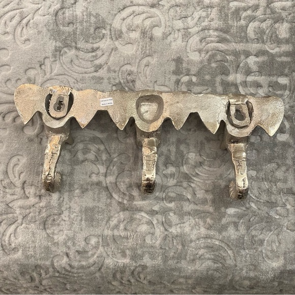 Elephant Head Towel Holder - Picture 5 of 5